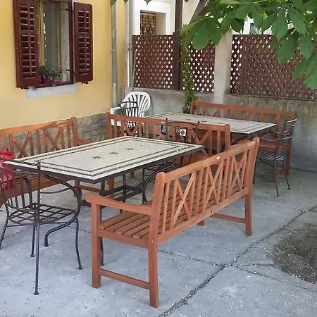 Hostel Pod Kostanji *