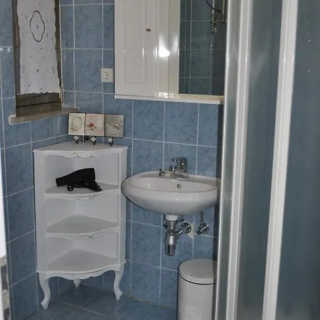 Hostel Pod Kostanji *